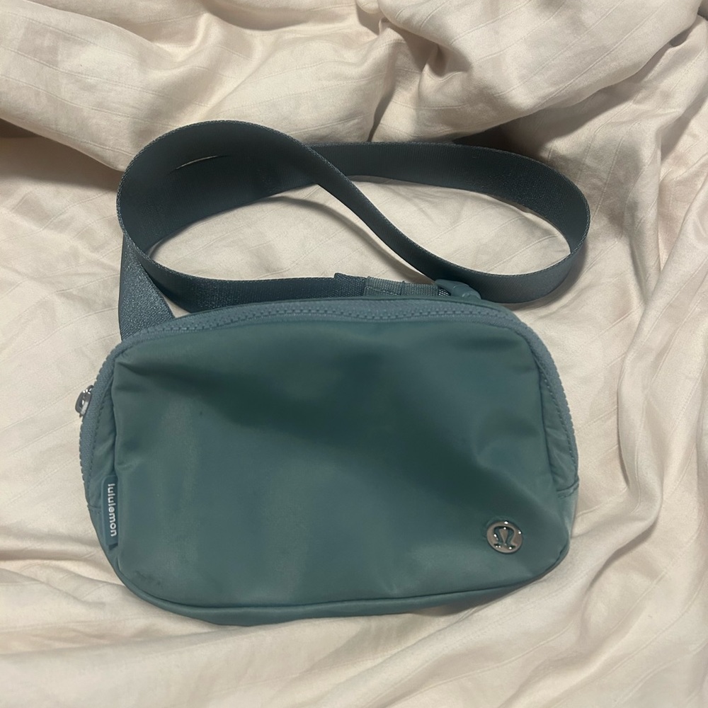 Lululemon belt bag in blue!